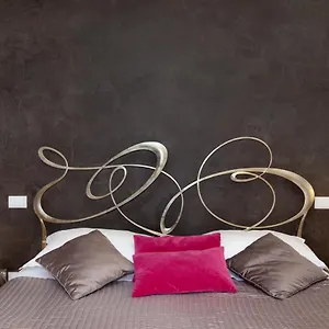 *** Bed & Breakfast Town House Fontana Di Trevi Italia